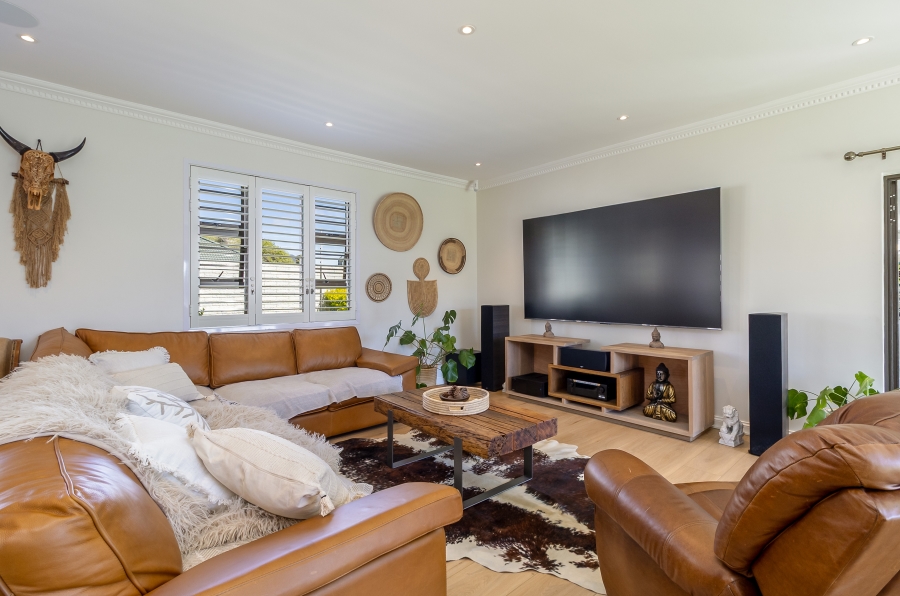 4 Bedroom Property for Sale in Kirstenhof Western Cape